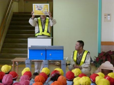 Picture card presentation at Dotoku Nursery School