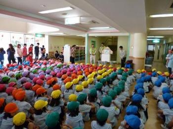 Picture card presentation at Dotoku Nursery School