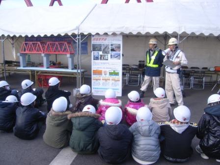 Construction site tour for Isojima Elementary School students