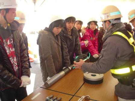 Construction site tour for Isojima Elementary School students