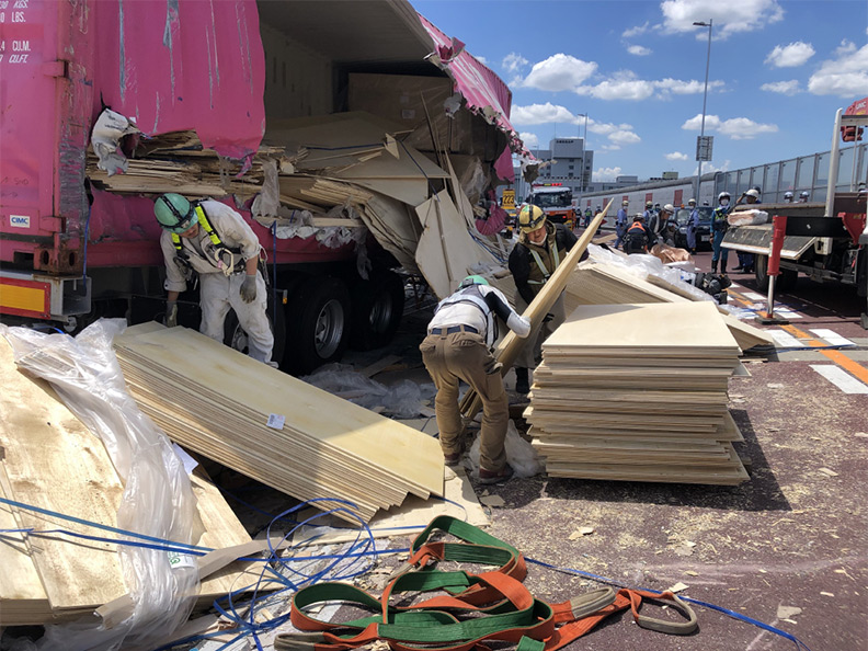 Accident handling response on Metropolitan Expressway (Tokyo)