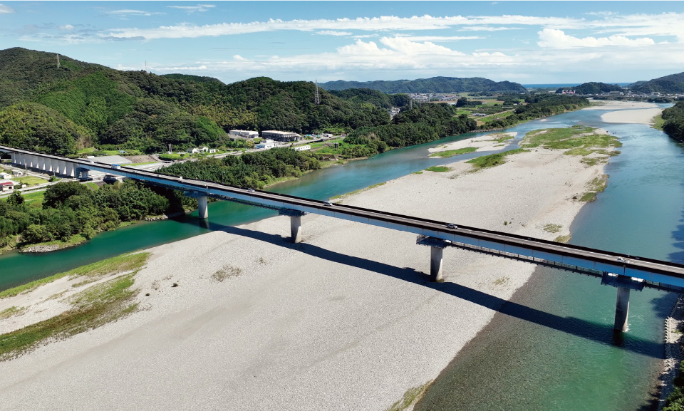 高知自動車道 仁淀川橋他5橋耐震補強工事